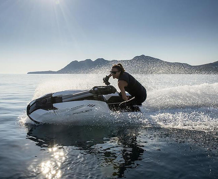 Yamaha SuperJet de pruebas en Full Gas Motor, concesionario oficial WaveRunner en Barcelona